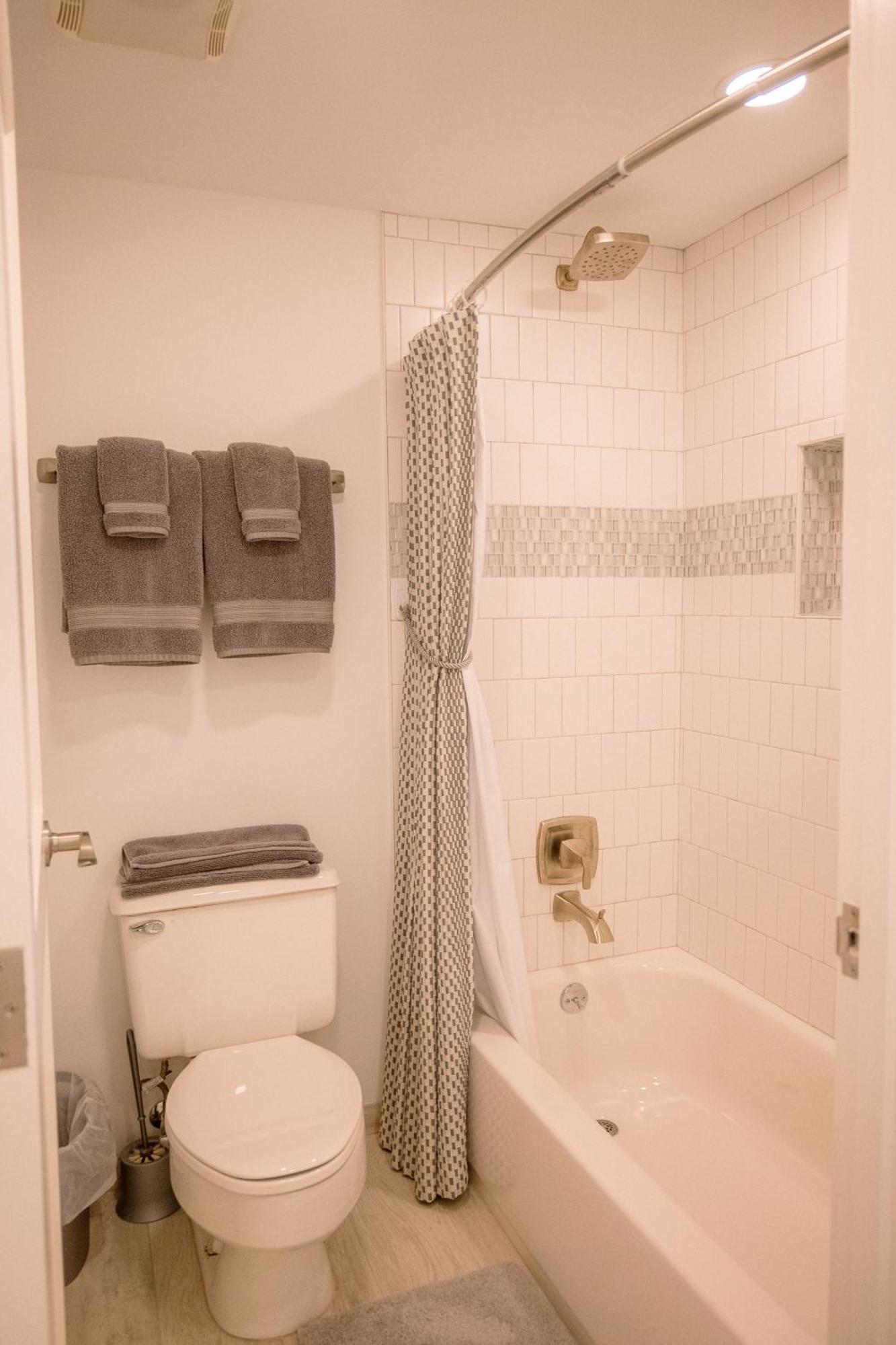 Entire 2Nd Floor 2 Bedroom Elysian - Tennis & Tides East End  외부 사진